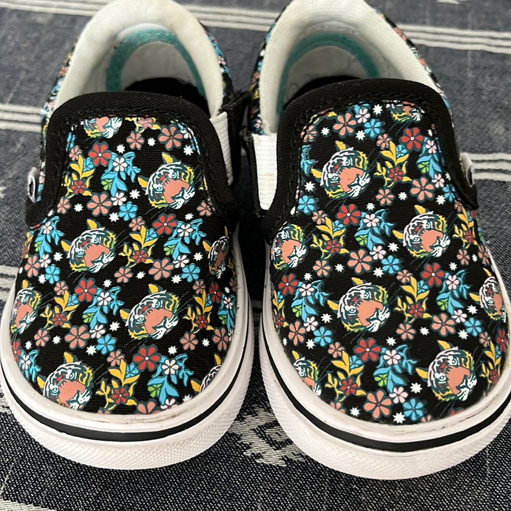 Toddler shoes size 6